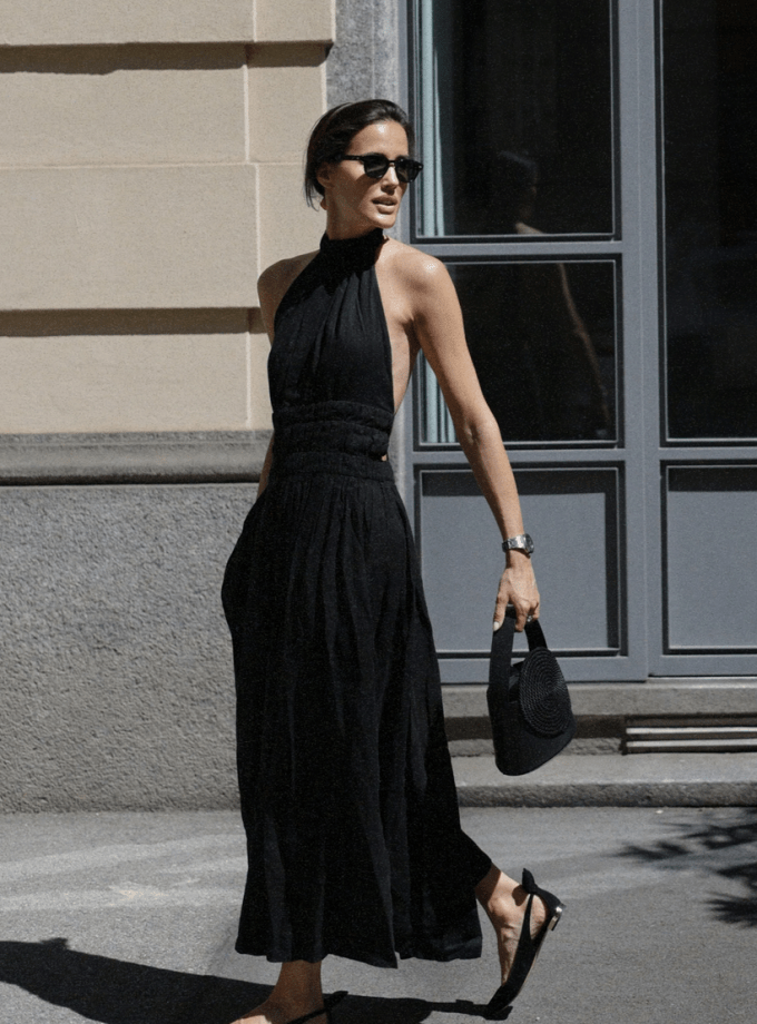 Mrs Uxua Black